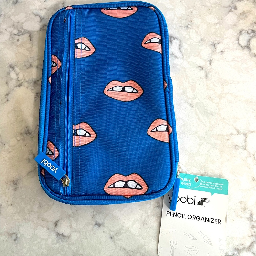 Yoobi Pencil Organizer Case Zip Up Closure Mesh Pouch Blue with Pink Lips